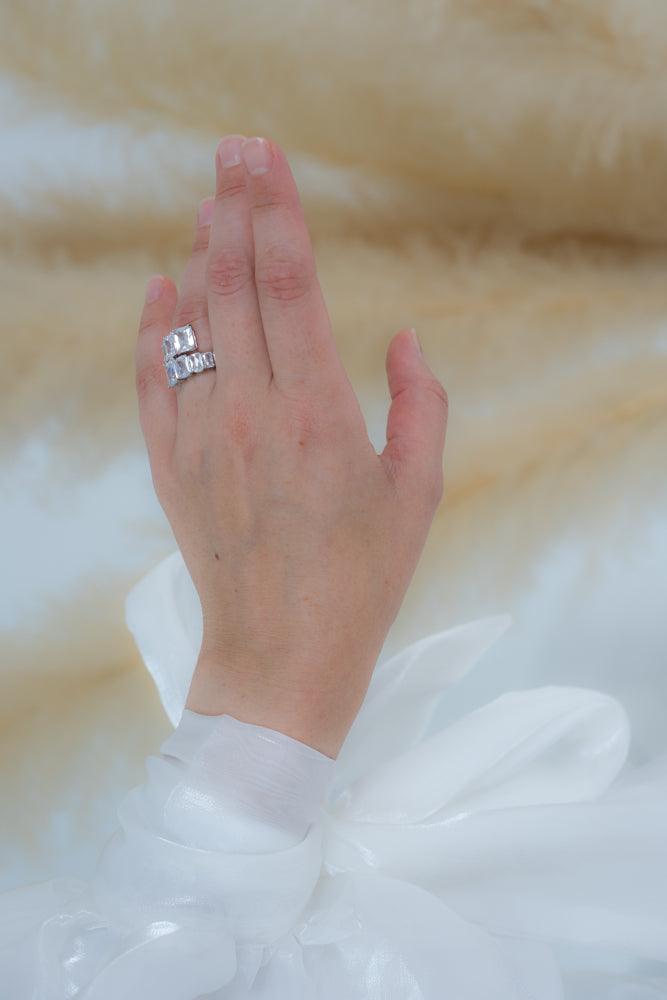 Amaniya ring in silver color to match your abaya outfit for a special occasion - ANNAH HARIRI