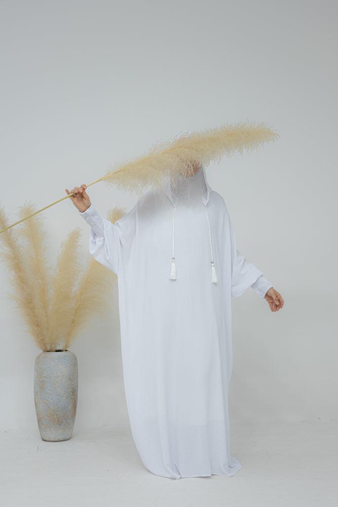 Balaclava abaya with stitched-in bonnet and shirred cuff in white - ANNAH HARIRI