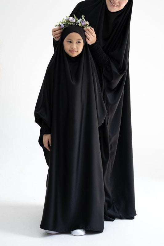 Little Gretaah prayer gown for kids in khimar style with ribbed sleeve cuff in Black - ANNAH HARIRI