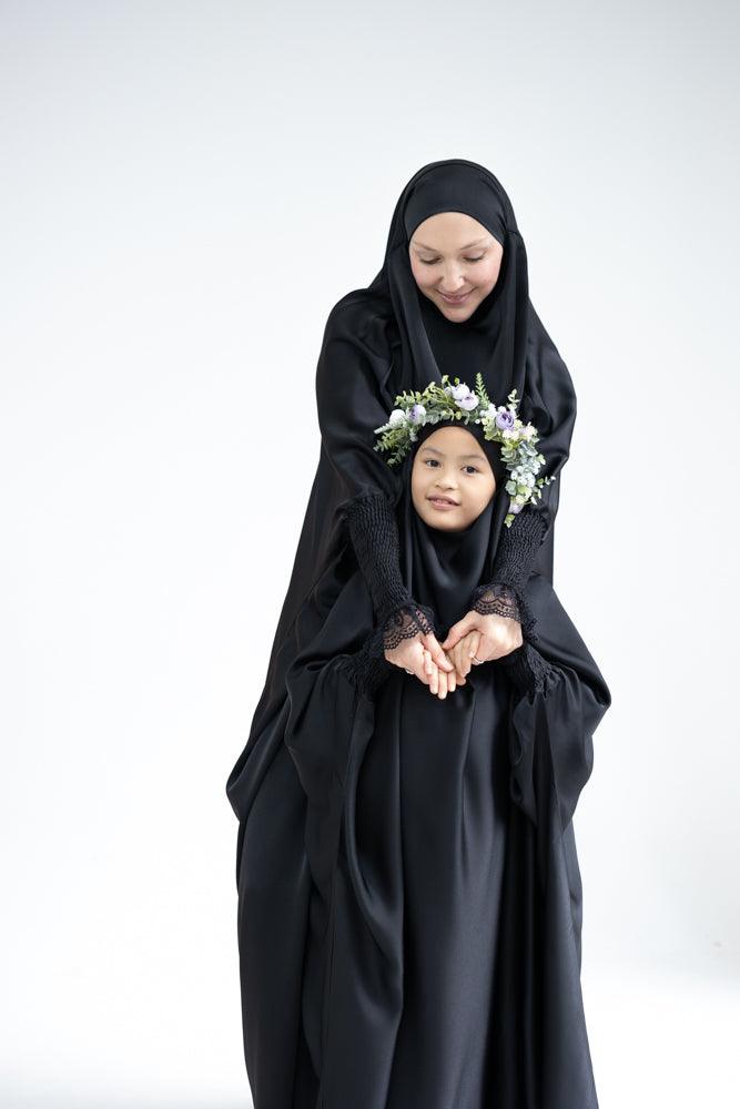 Little Gretaah prayer gown for kids in khimar style with ribbed sleeve cuff in Black - ANNAH HARIRI