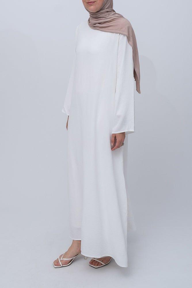 Kira loose slip dress with pockets in maxi length and with long sleeve in white - ANNAH HARIRI