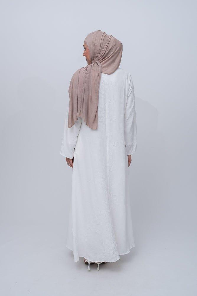 Kira loose slip dress with pockets in maxi length and with long sleeve in white - ANNAH HARIRI