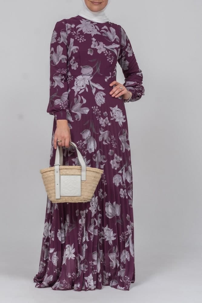 Everyday Casual DESIGN High Neck Pleated Maxi Dress in Ditsy Floral Print in Purple, view 5