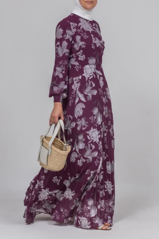 Everyday Casual DESIGN High Neck Pleated Maxi Dress in Ditsy Floral Print in Purple, view 6