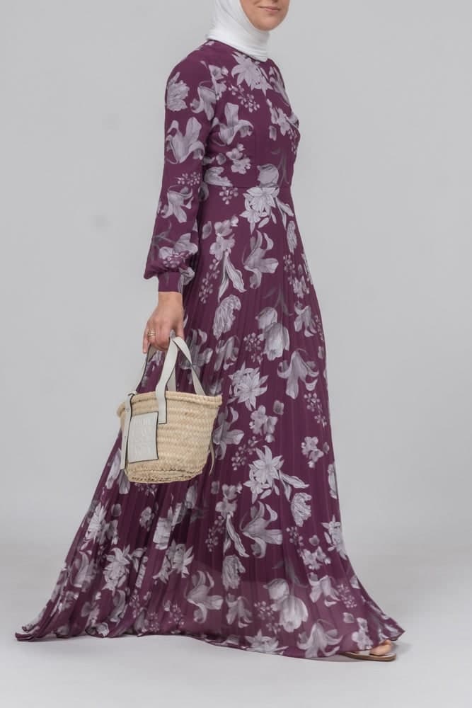 Everyday Casual DESIGN High Neck Pleated Maxi Dress in Ditsy Floral Print in Purple, view 7