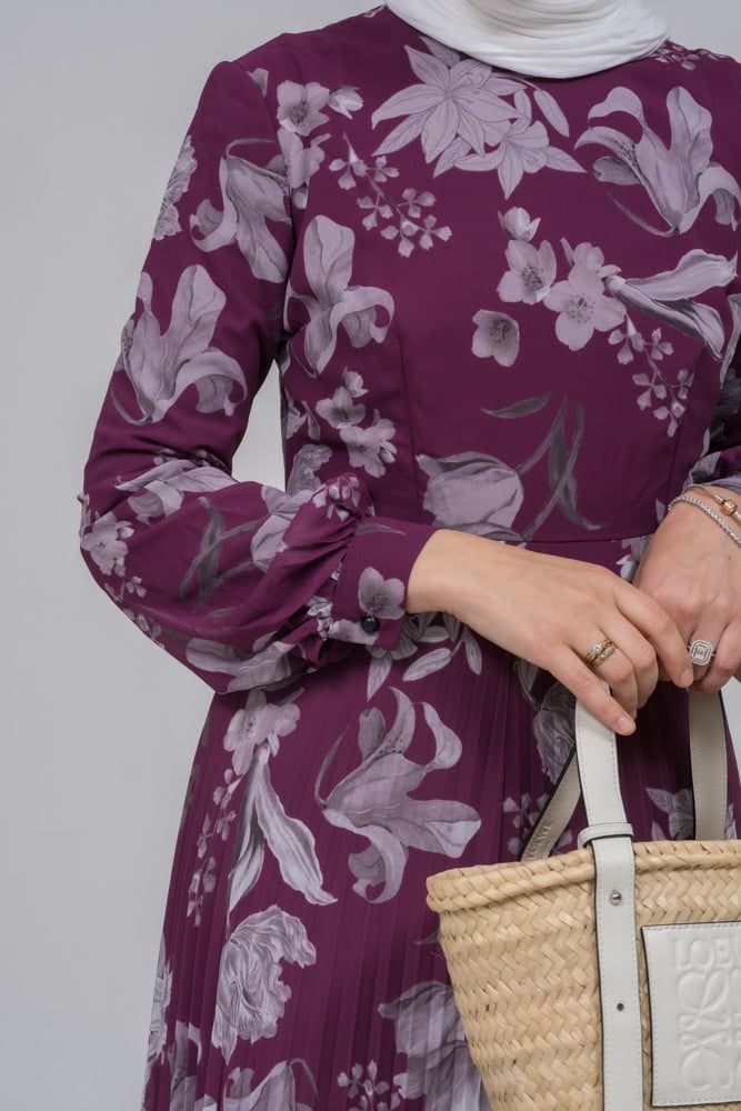 Everyday Casual DESIGN High Neck Pleated Maxi Dress in Ditsy Floral Print in Purple, view 8