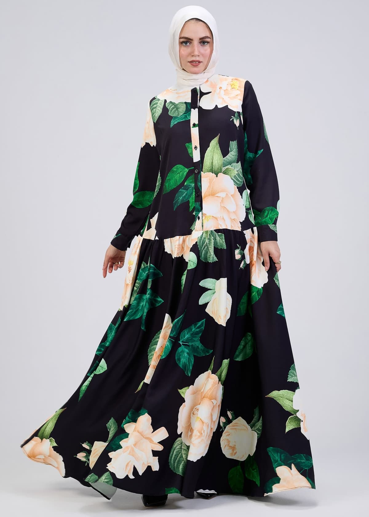 Flowy skirt of floral print maxi dress