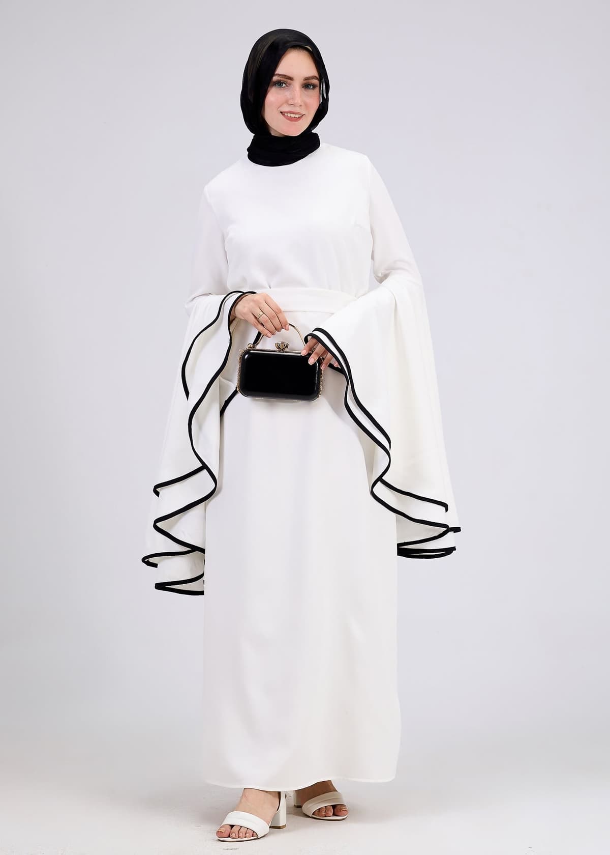 Detail of black trim on the sleeves