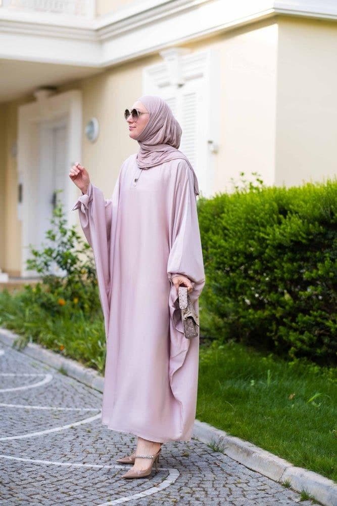 Taro Ikella batwing abaya with buttons and bow sleeve details