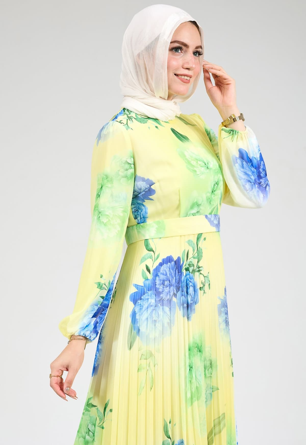 Pleated skirt detail on floral chiffon maxi dress