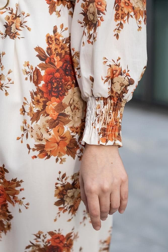 Karanfil Ruched Sleeve Maxi Dress in Ditsy Autumn Floral Loose Fit in white, view 9