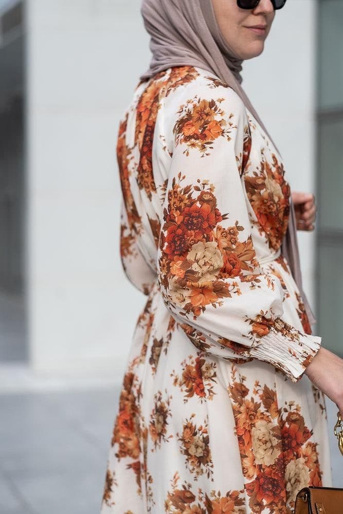 Karanfil Ruched Sleeve Maxi Dress in Ditsy Autumn Floral Loose Fit in white, view 12