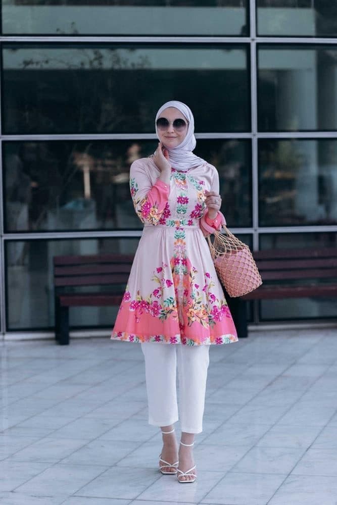 Zumra Tall Tunic Shirt with Ruffles and Long Sleeve in Floral in pink, view 3