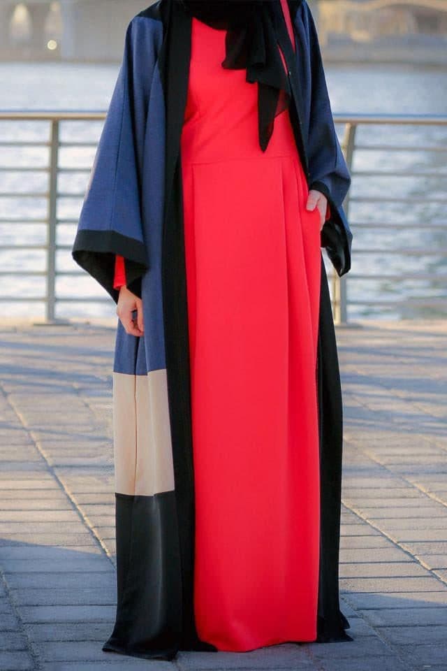 Fluid Abaya in black, view 3