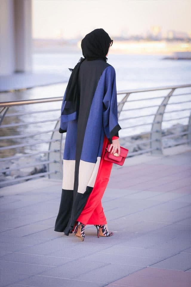 Fluid Abaya in black, view 5