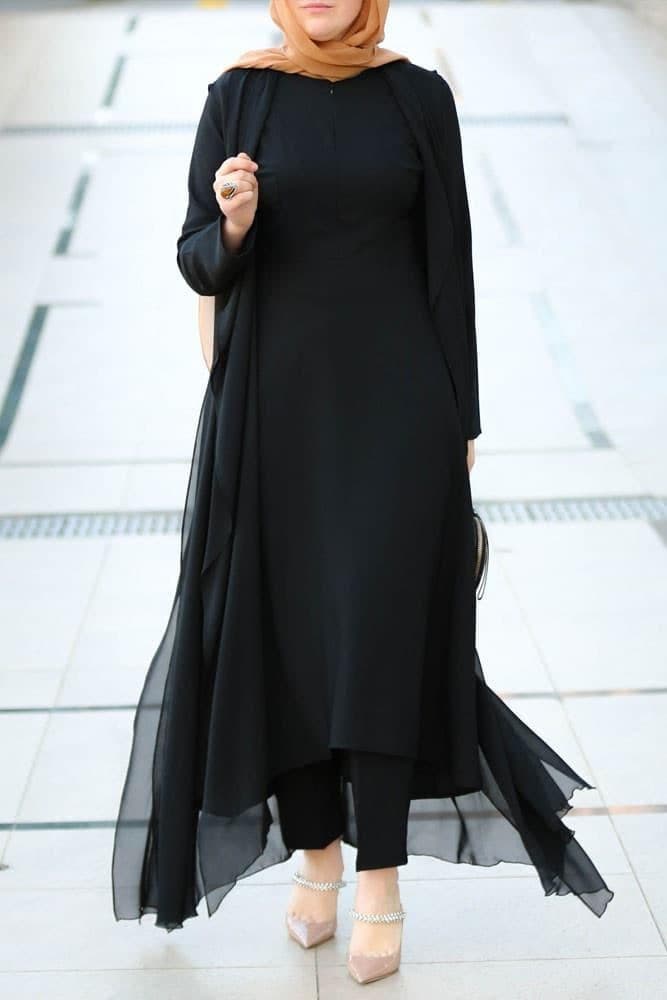 Flattering Modest Set in black, view 5