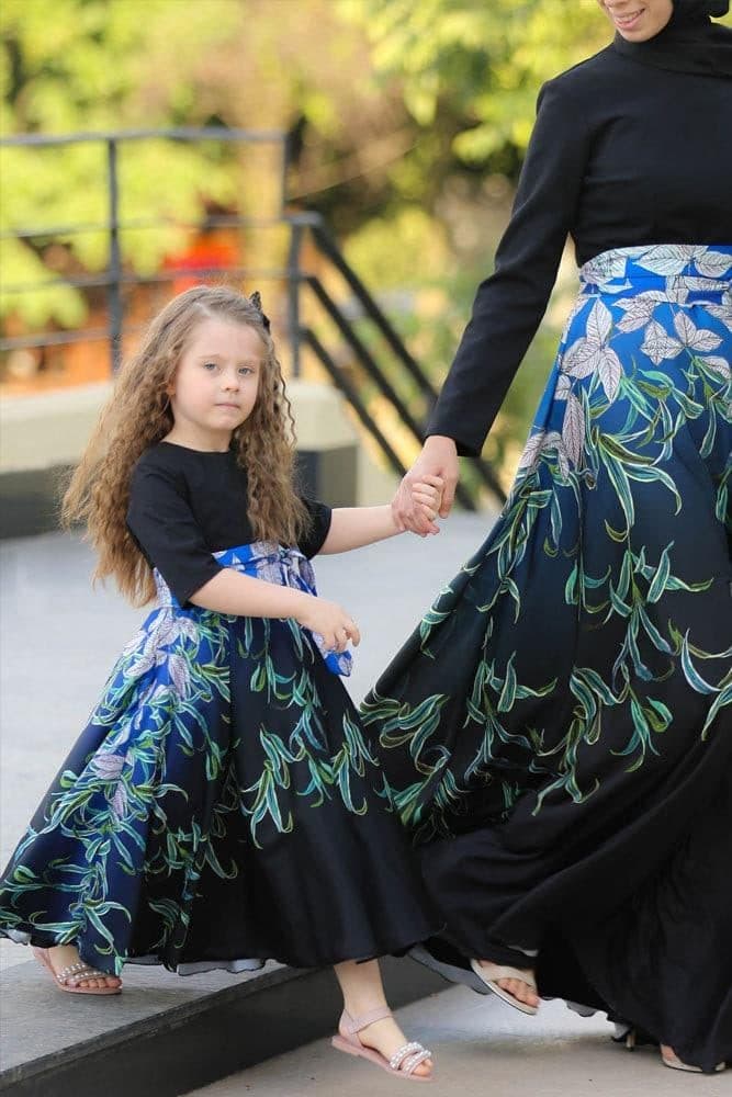 Little Mango Dress in black, view 4