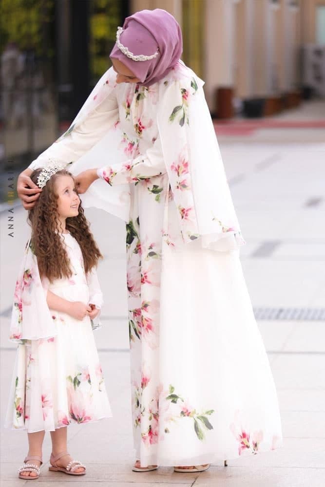 Little Cape Dress in white, view 3