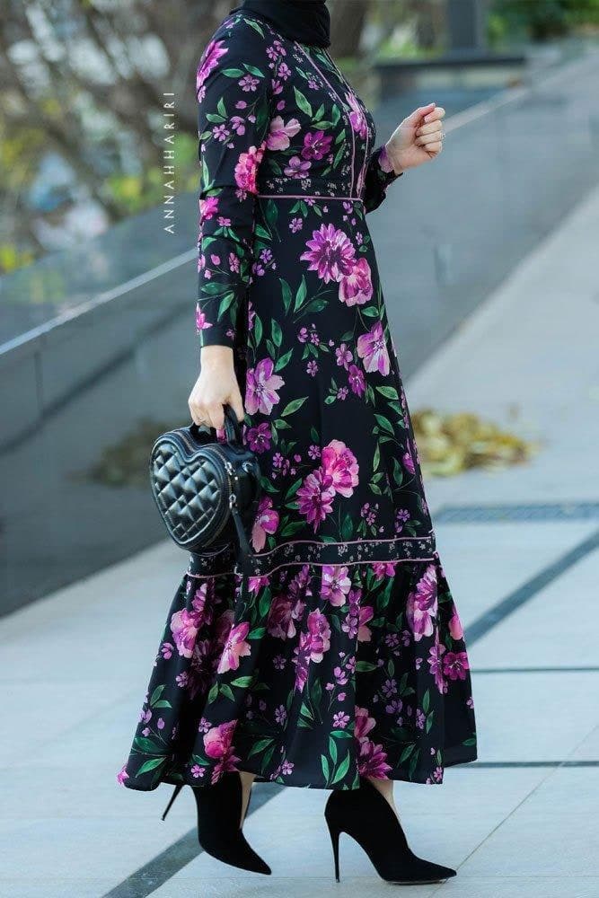 Violetta Modest Dress in black, view 5