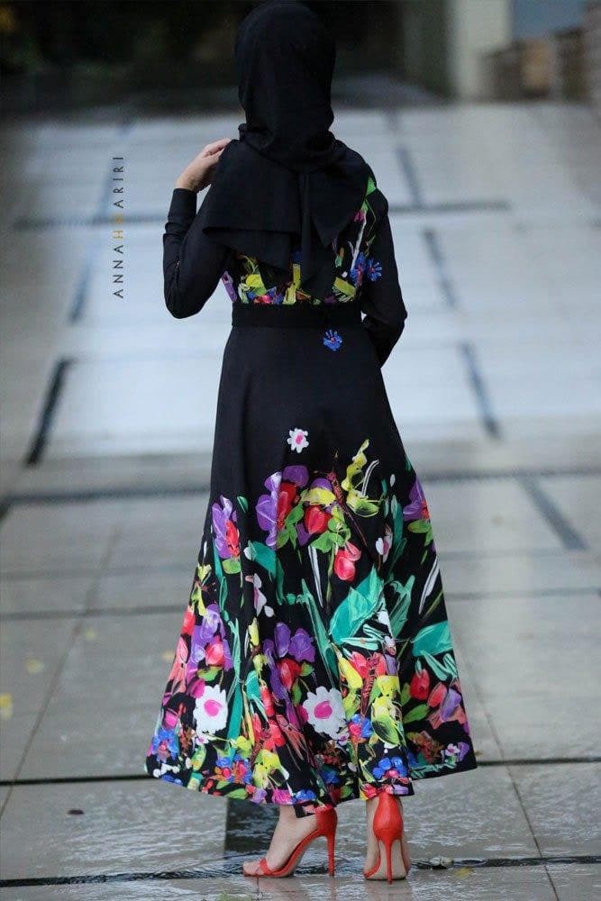 Avantgarde Modest Dress in black, view 6