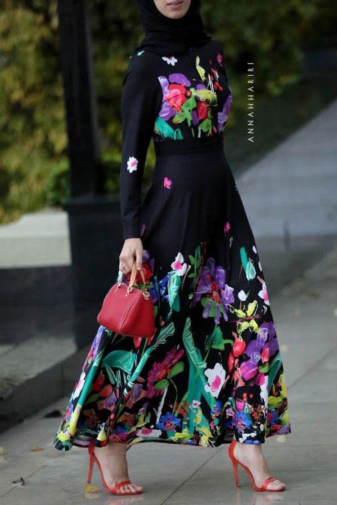Avantgarde Modest Dress in black, view 3