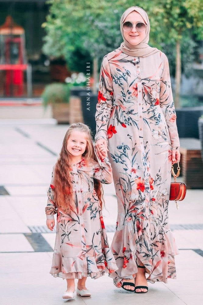 Little Nina Dress in beige, view 4