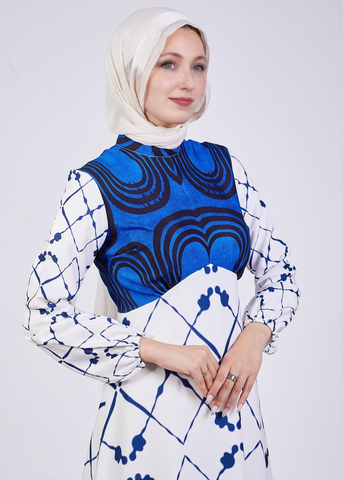 Serena Blue Geometric Print Maxi Dress - Closeup of Sleeves