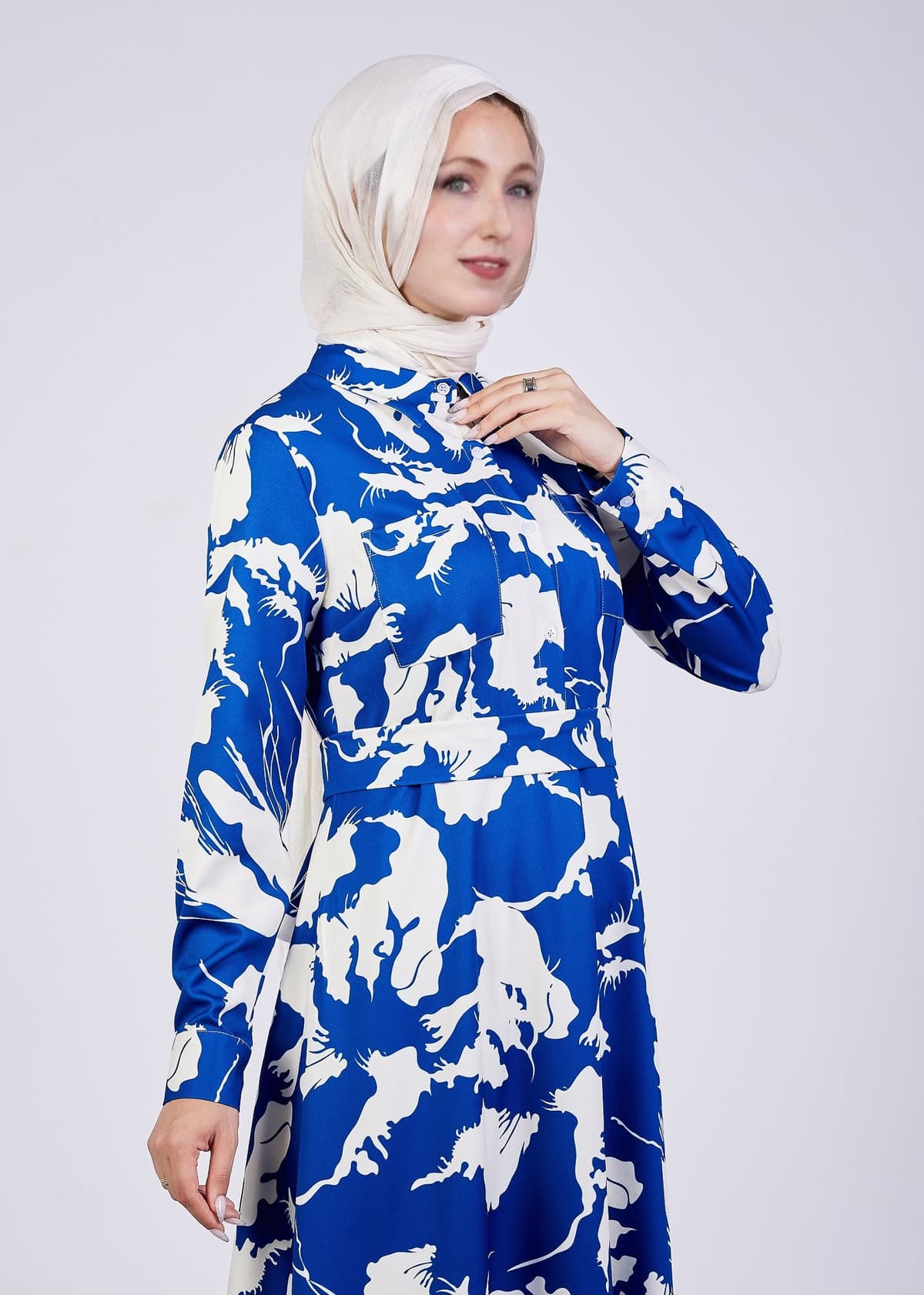 Side view of Evelyn Abstract Floral Crepe Maxi Dress holding a bag