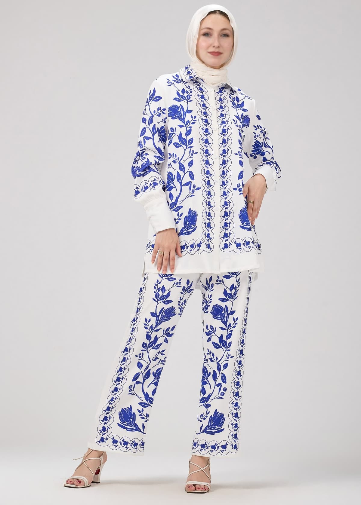 Detail of tunic in Azul Elegance Printed Two-Piece Set