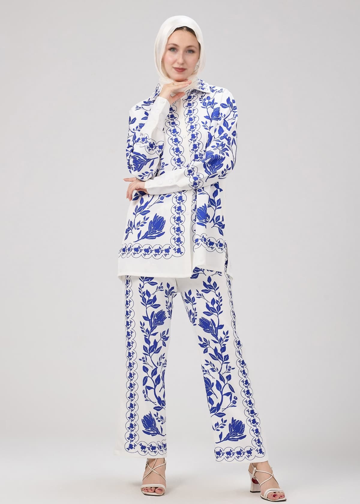 Detail of trousers in Azul Elegance Printed Two-Piece Set