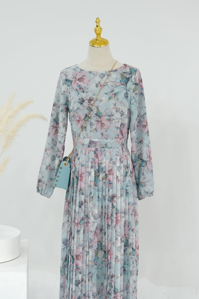 Afrah ditsy floral maxi chiffon dress with pleated skirt and log sleeve