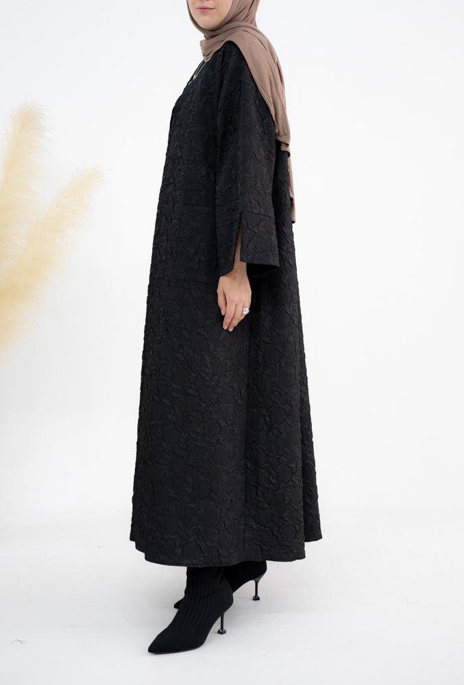 Winter Black abaya with embossed flower pattern and front pockets with a detachable belt - ANNAH HARIRI